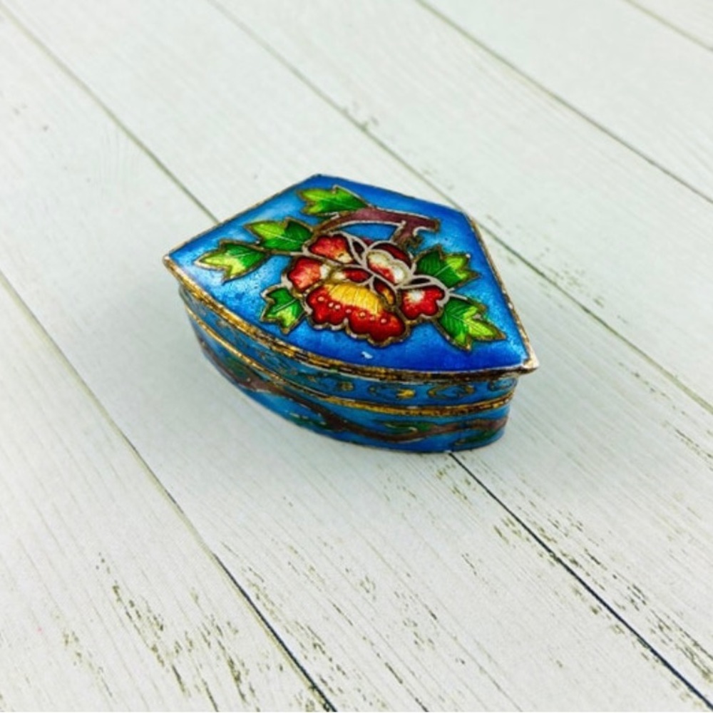 VINTAGE Cloisonné Gold Tone Figural Flower Blue Trinket Jewelry Box 1 3/4”